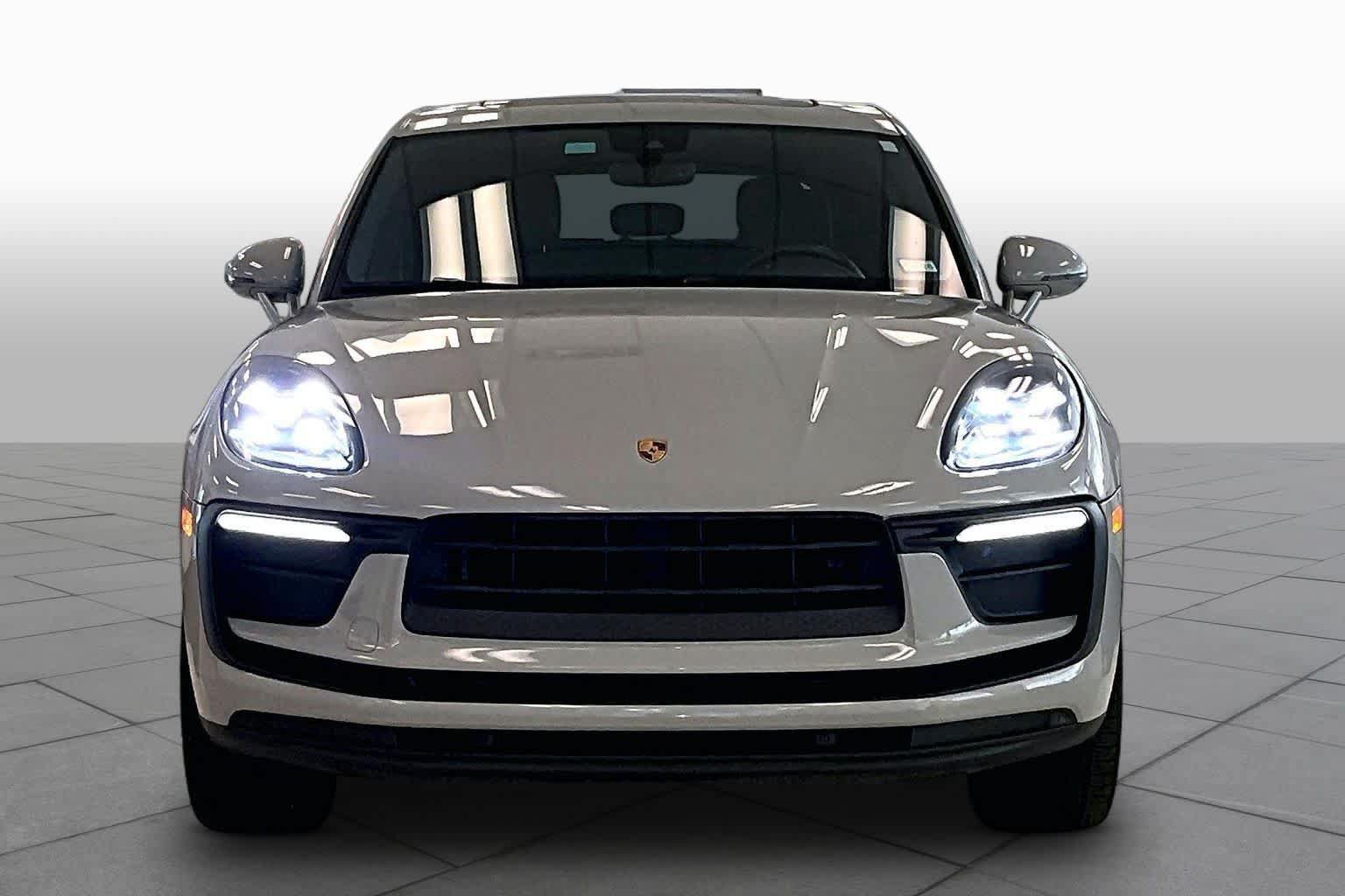 Used 2022 Porsche Macan AWD/4WD image 3