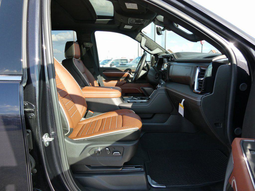 New 2026 GMC Sierra 2500 Denali Ultimate w/ Max Trailering Package image 13