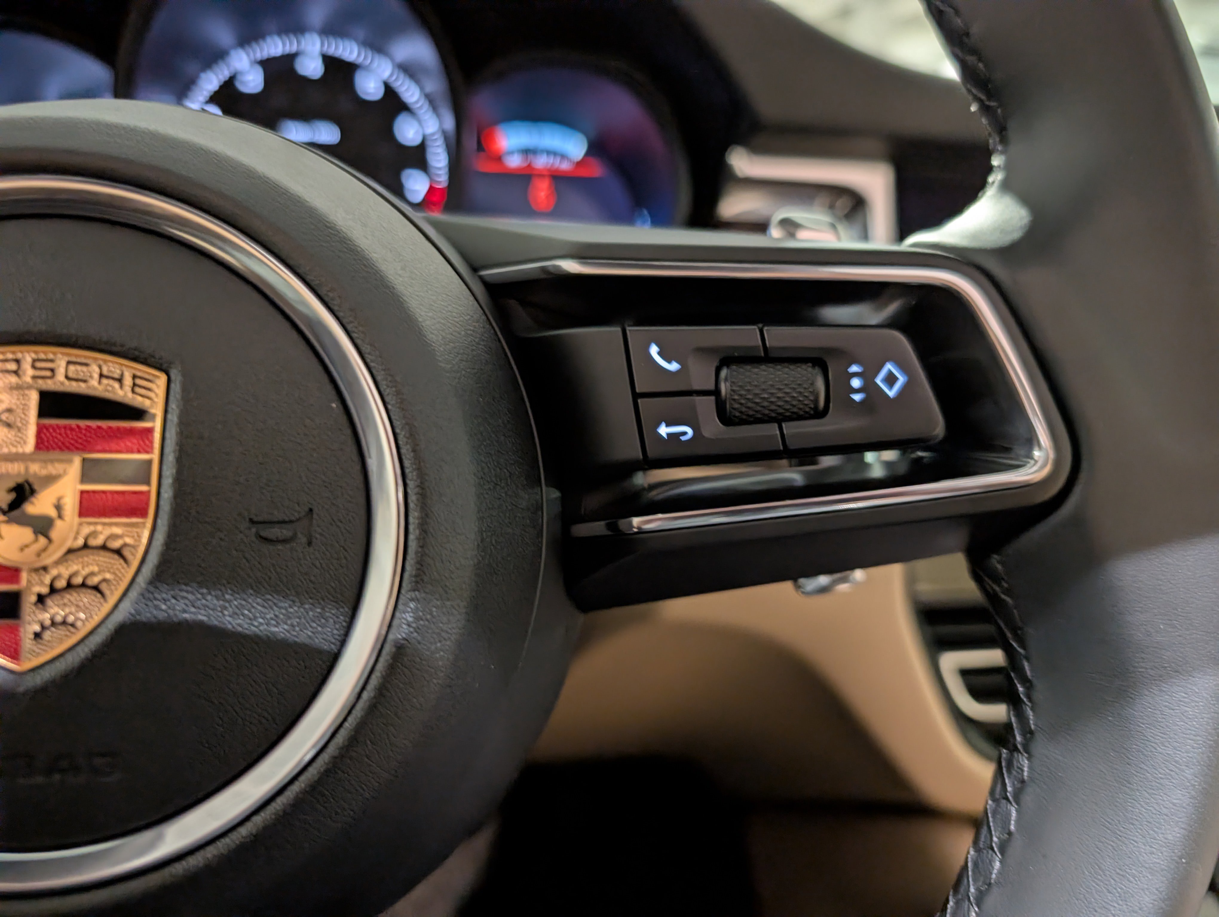 Used 2025 Porsche Macan image 30