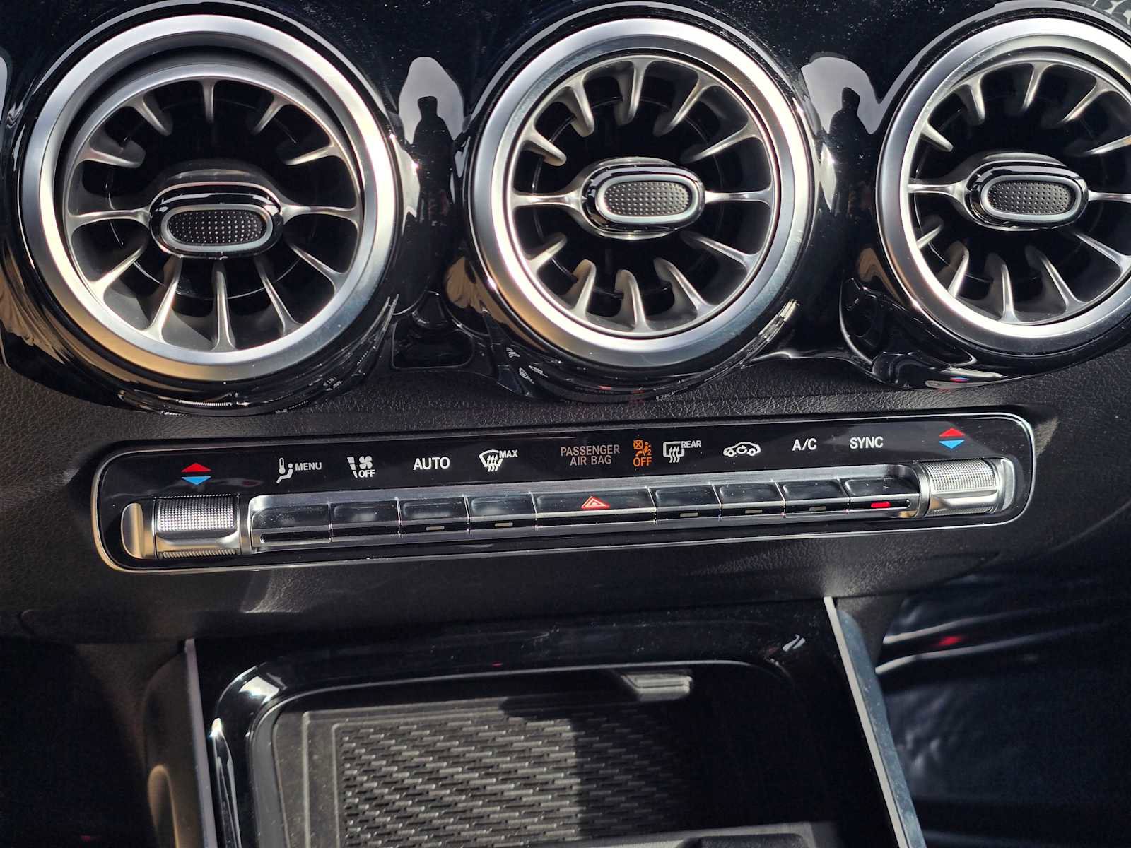 Used 2025 Mercedes-Benz GLB 250 4MATIC image 28