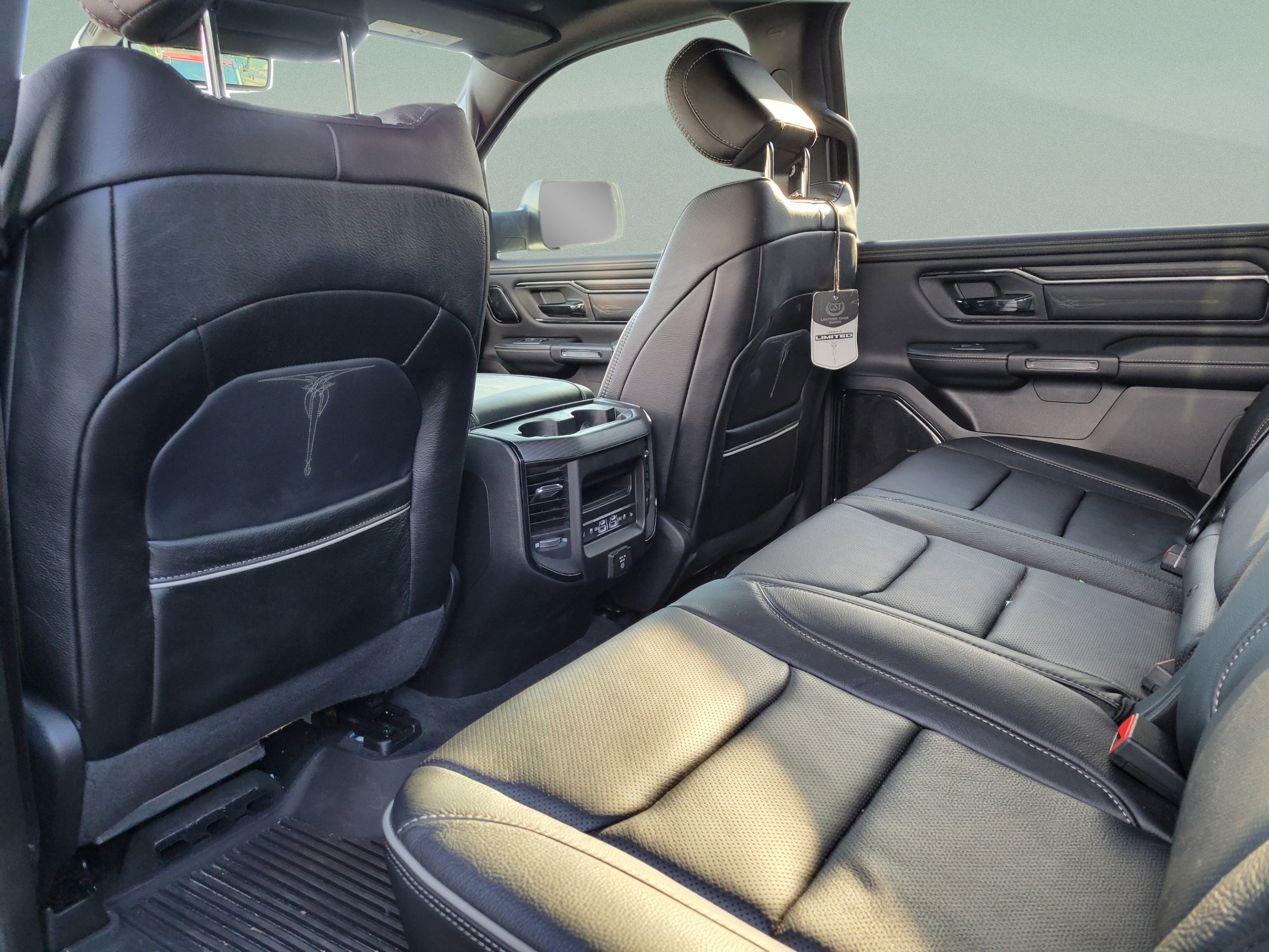 Used 2023 RAM 1500 Limited AWD/4WD image 9