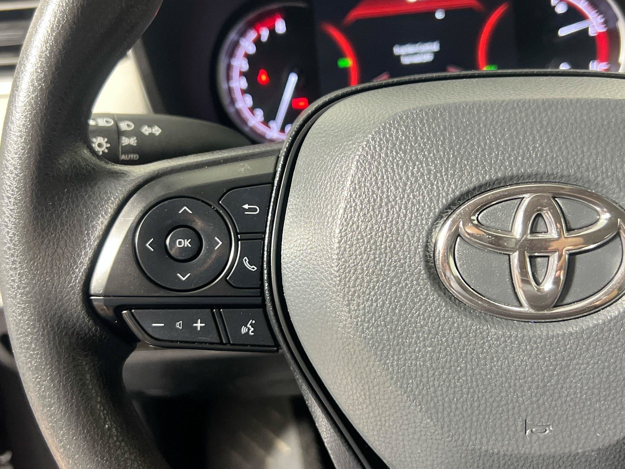 Used 2025 Toyota RAV4 XLE FWD image 18