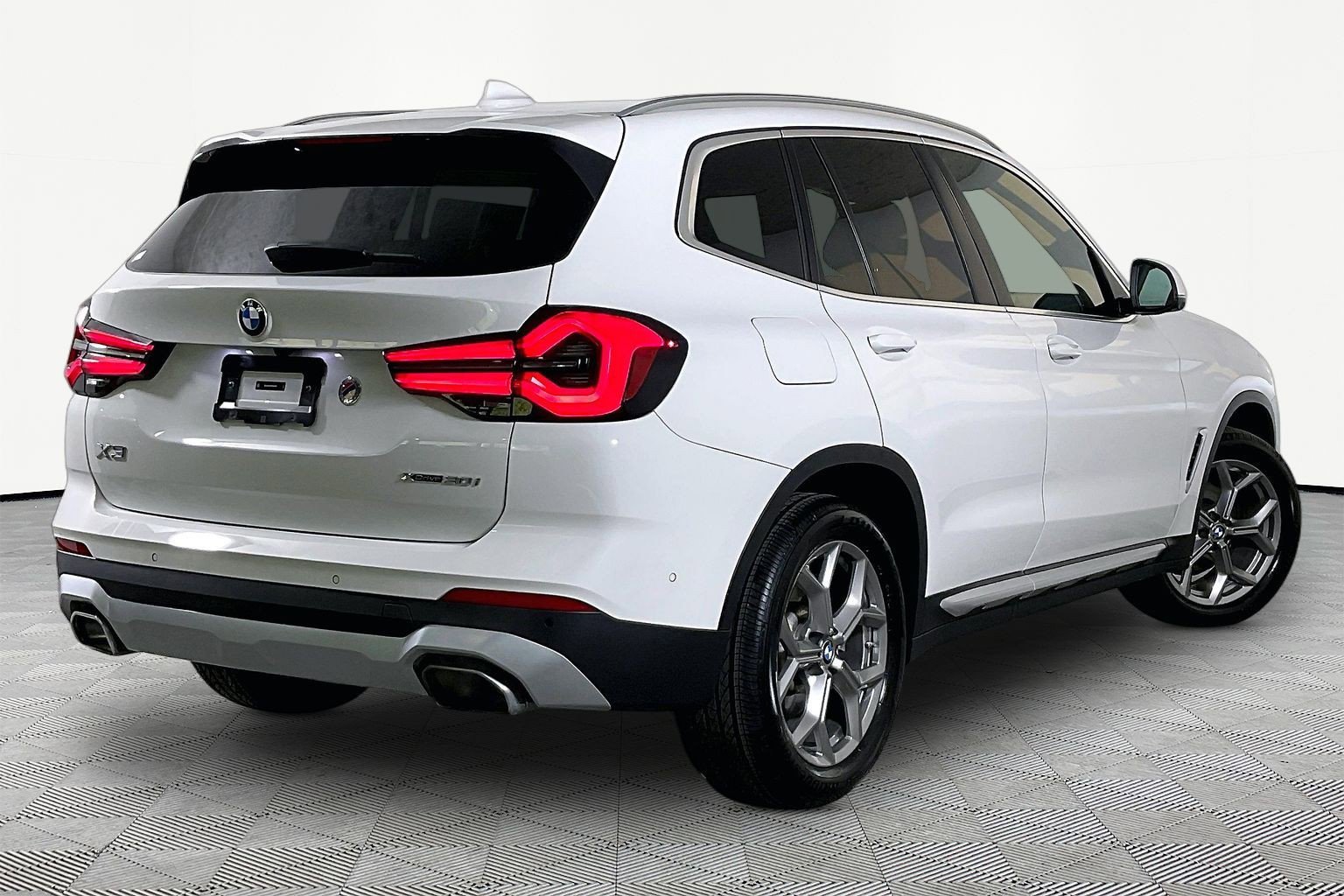Certified 2024 BMW X3 xDrive30i w/ Premium Package image 8