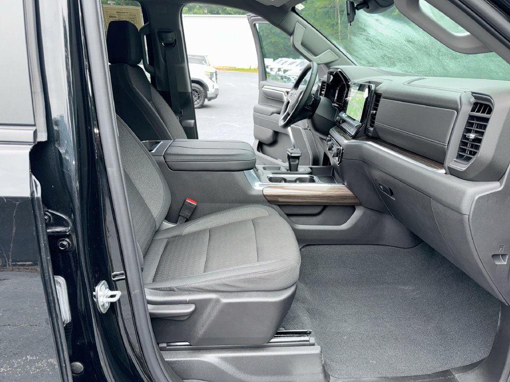 Used 2025 Chevrolet Silverado 1500 LT Trail Boss w/ LPO, Dark Essentials Package AWD/4WD image 32