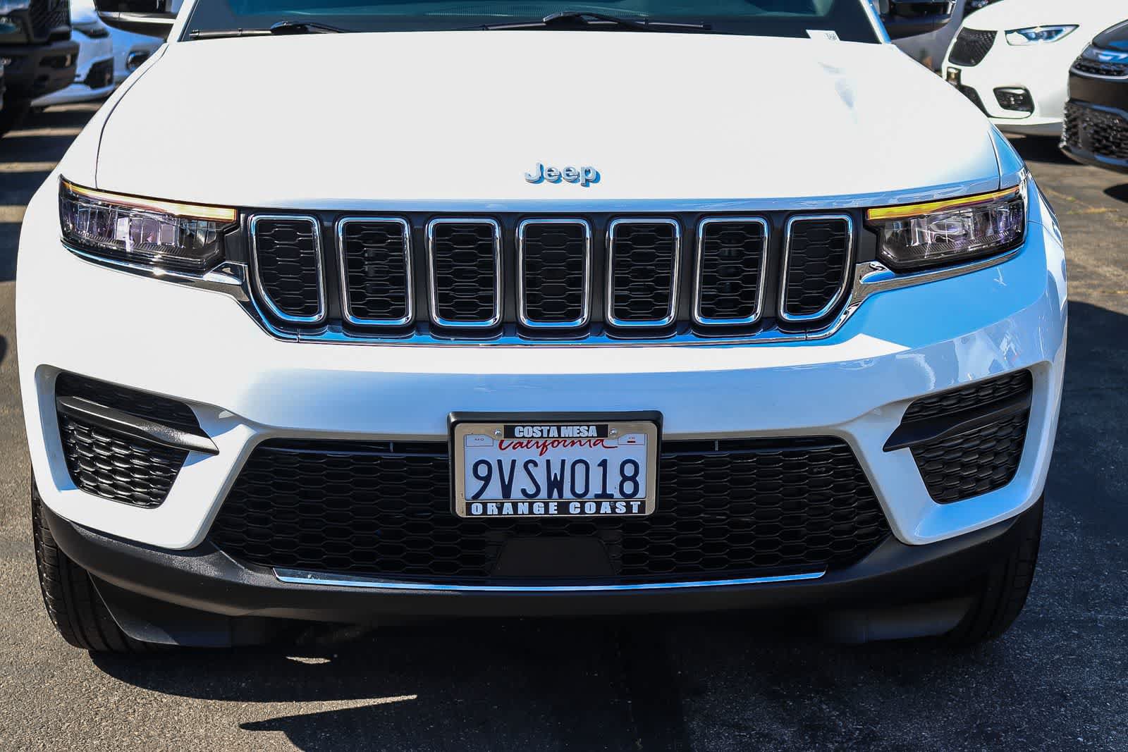 Used 2025 Jeep Grand Cherokee Laredo X RWD image 9