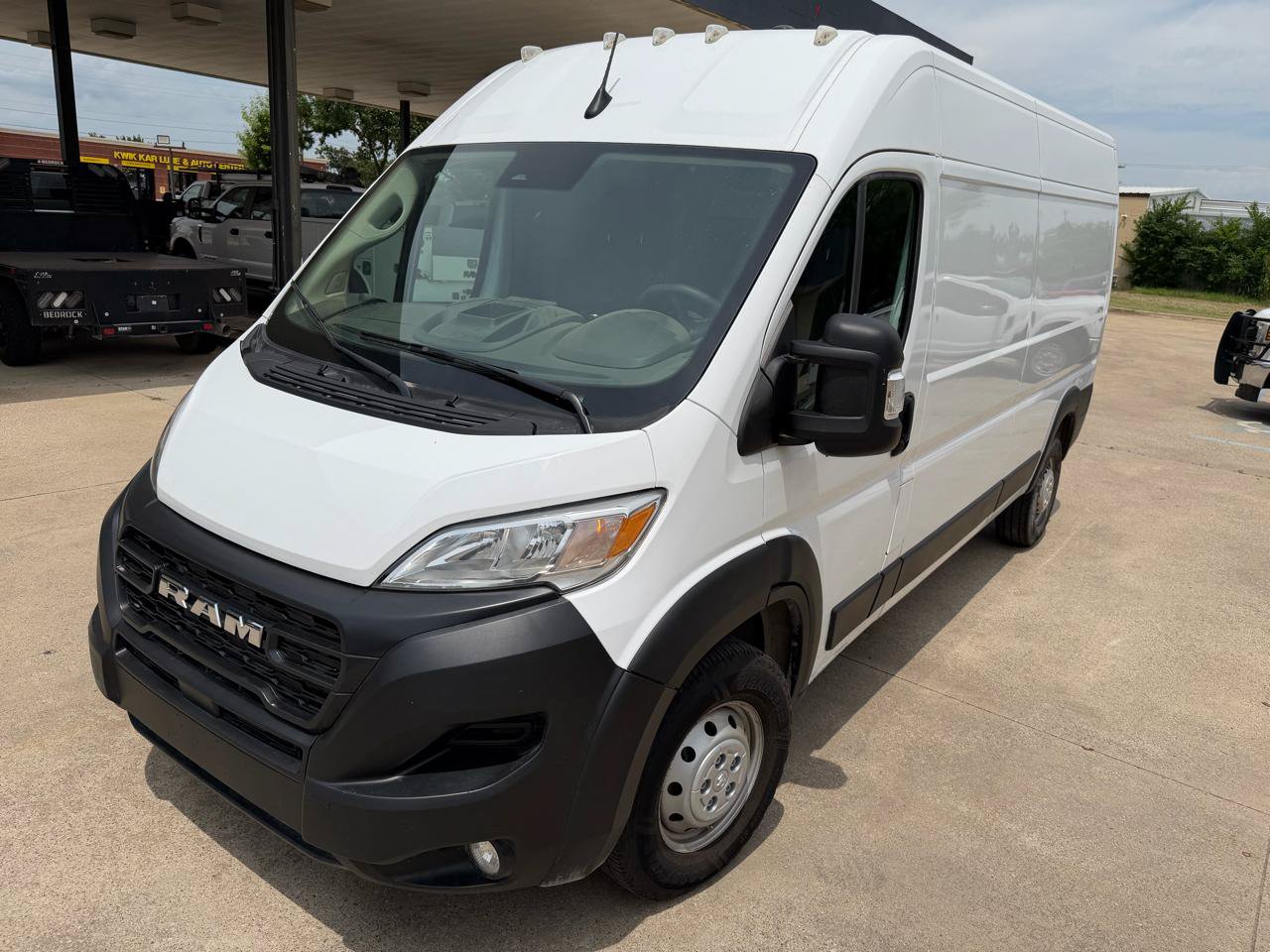 Used 2025 RAM ProMaster 2500 w/ Convenience Group FWD image 9