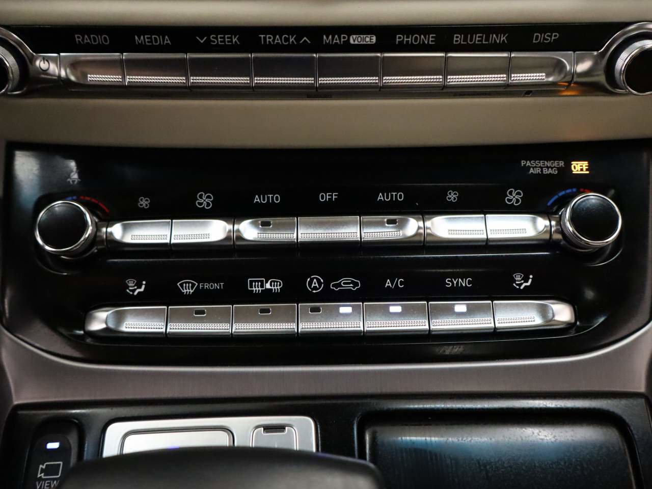 Used 2017 Genesis G90 5.0 Ultimate RWD image 11