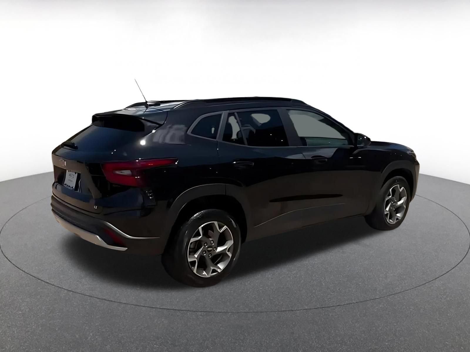 Used 2025 Chevrolet Trax LT FWD image 15