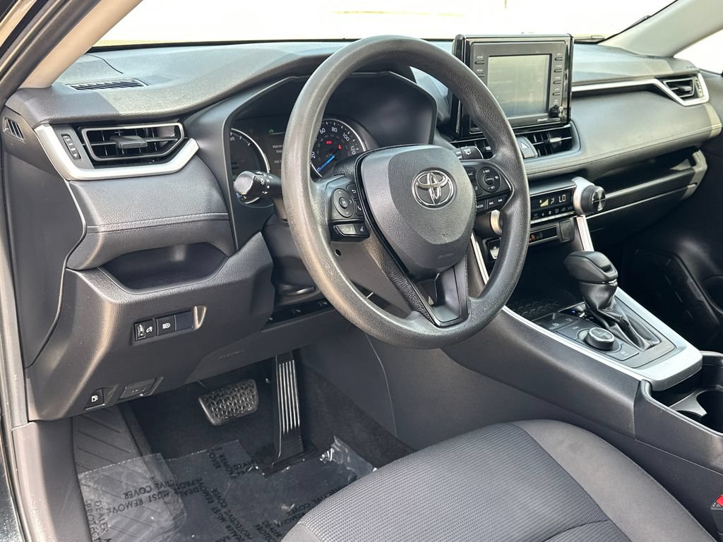 Used 2020 Toyota RAV4 LE AWD/4WD image 16