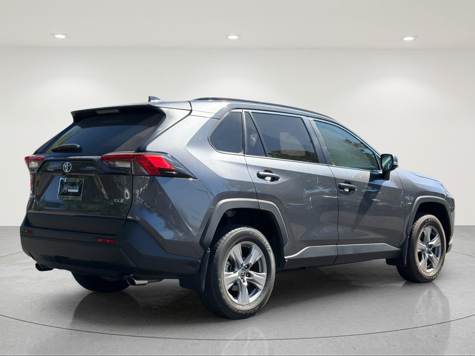 Used 2022 Toyota RAV4 XLE w/ Convenience Package FWD image 4