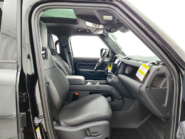 New 2026 Land Rover Defender 110 OCTA AWD/4WD image 18
