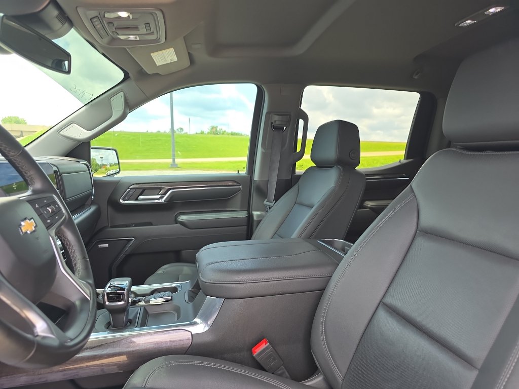 Used 2024 Chevrolet Silverado 1500 LTZ w/ LTZ Convenience Package II AWD/4WD image 22