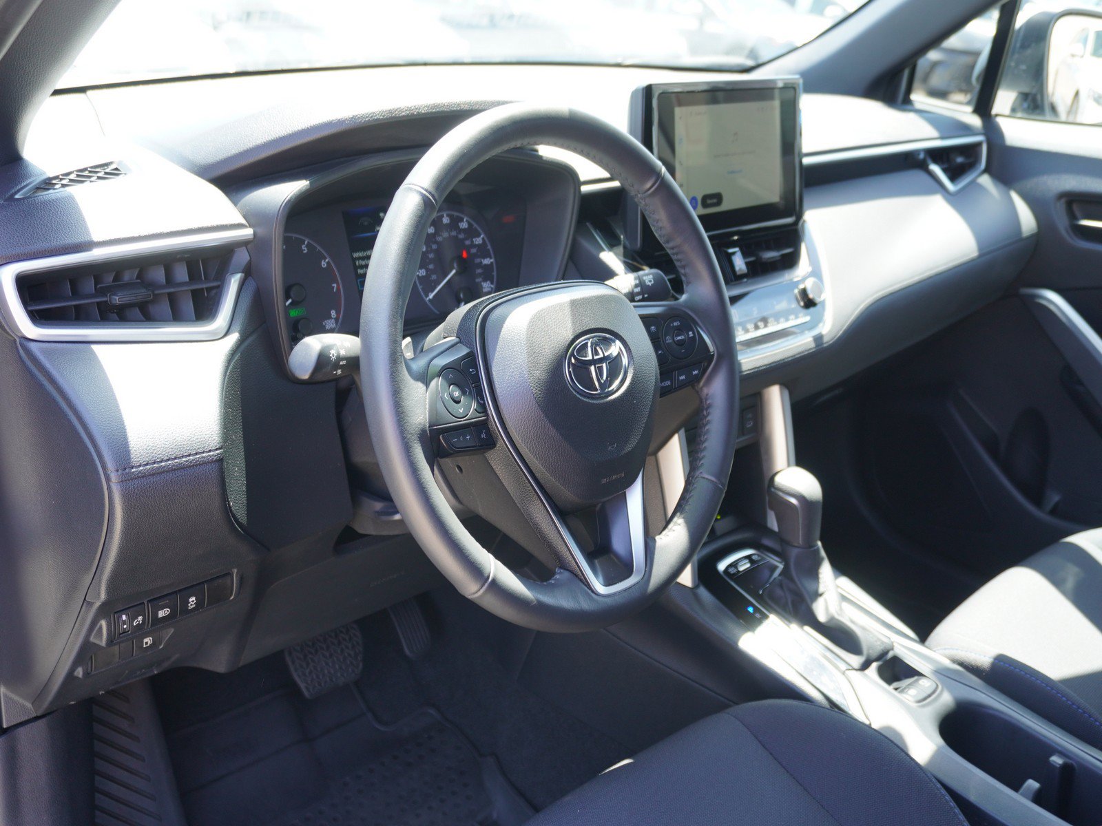 Used 2024 Toyota Corolla Cross AWD Hybrid w/ Moonroof Package image 20