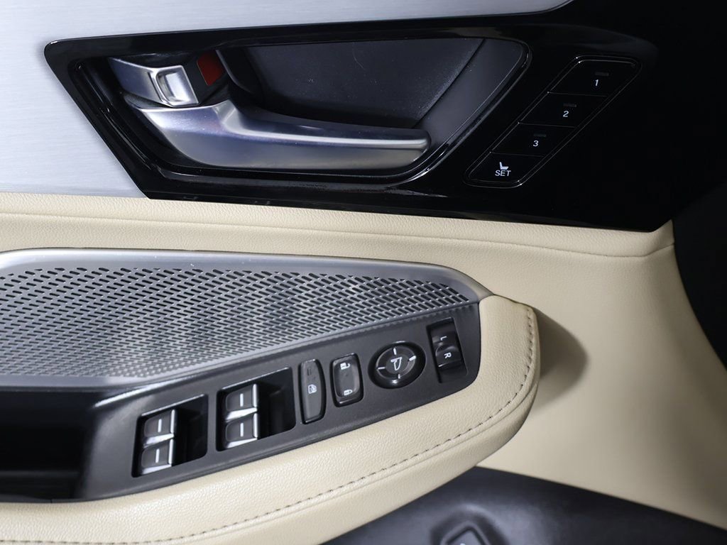 Used 2023 Acura MDX SH-AWD image 36