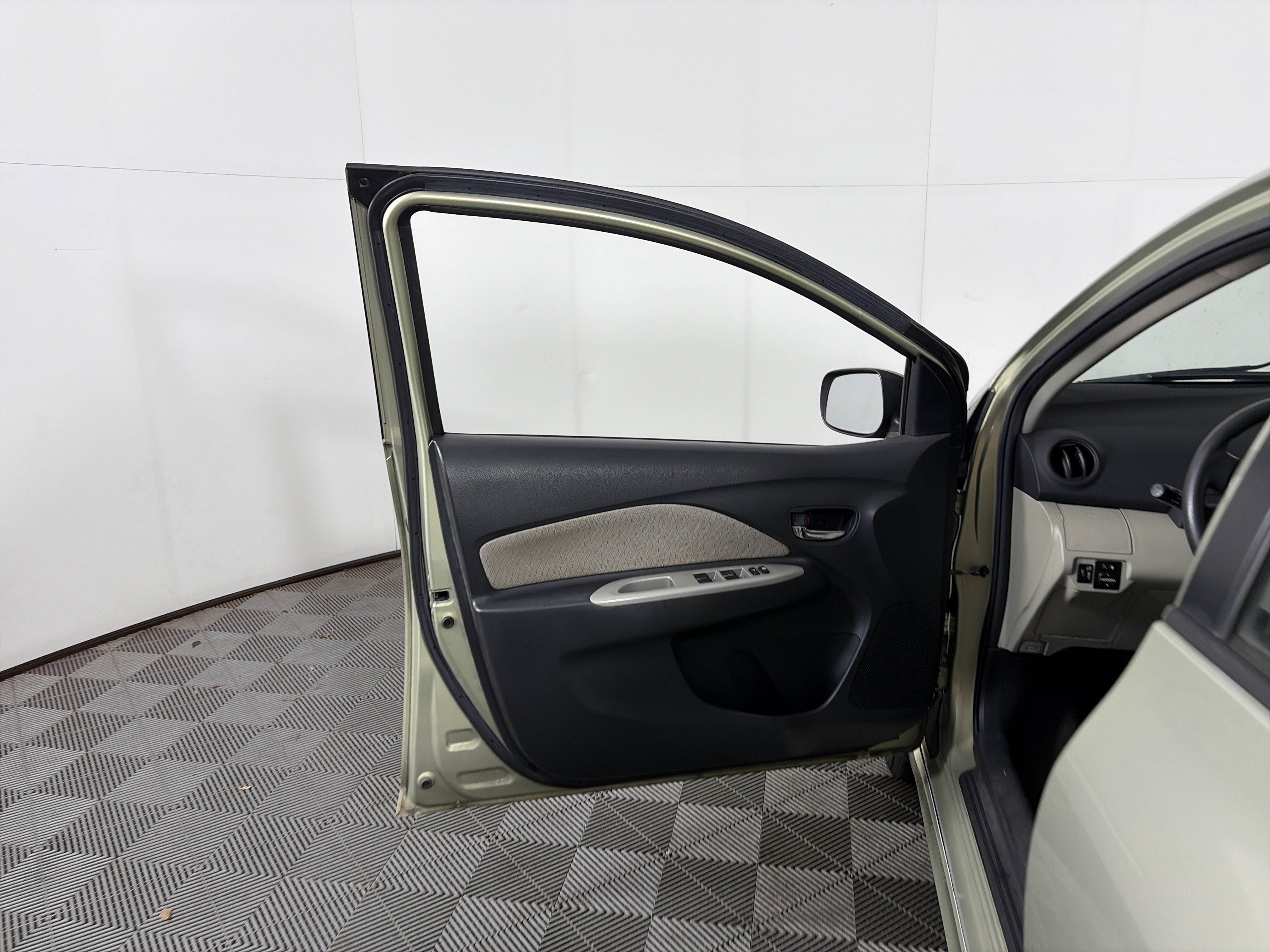 Used 2007 Toyota Yaris Sedan image 27