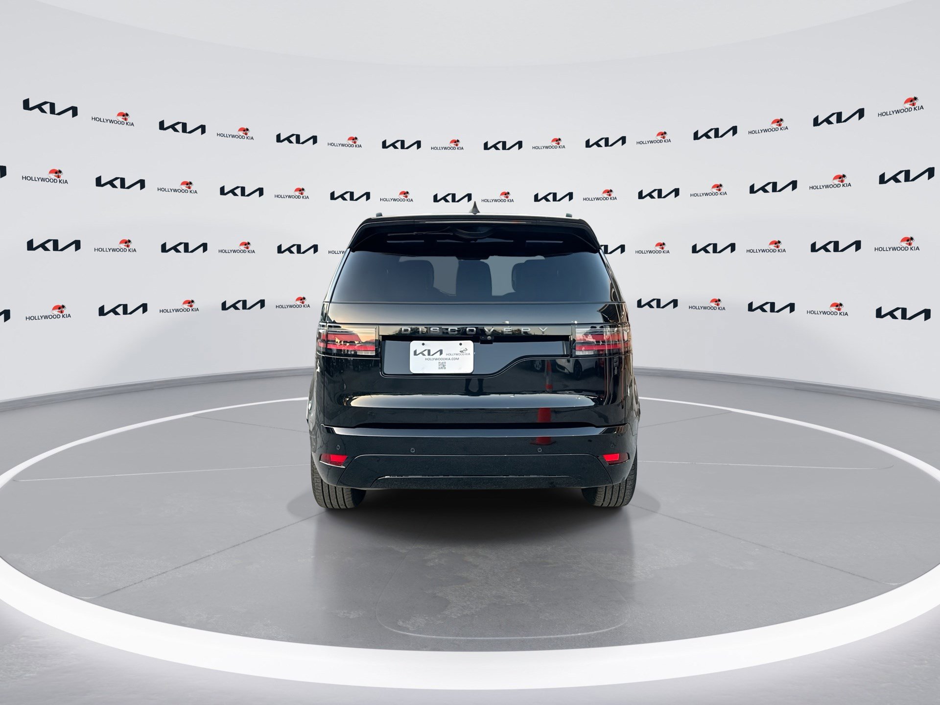 Used 2024 Land Rover Discovery Dynamic SE image 7