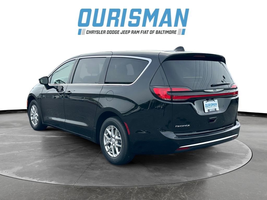 New 2026 Chrysler Pacifica Select image 4