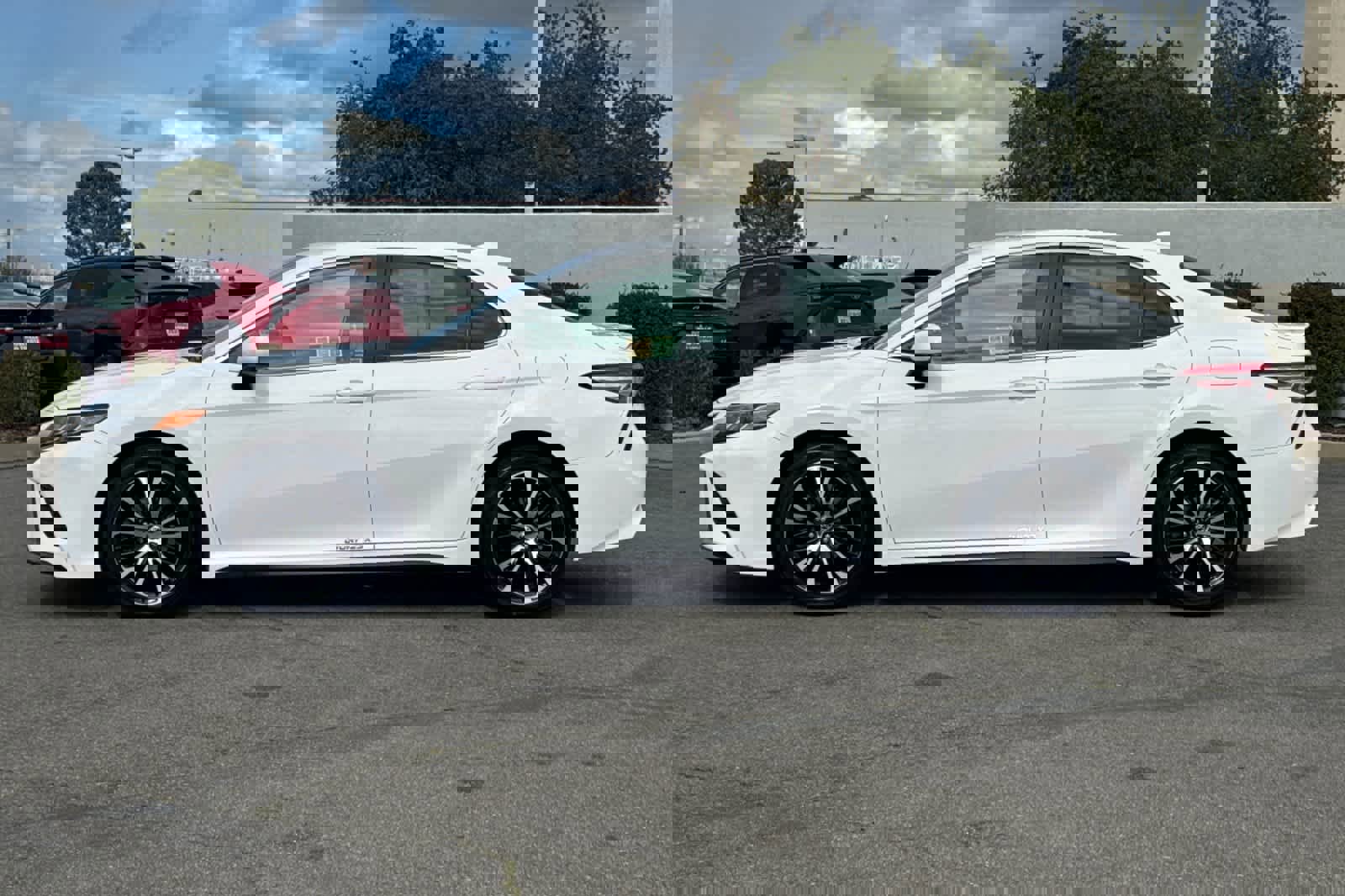 Used 2019 Toyota Camry SE w/ Carpet Mat Package image 9