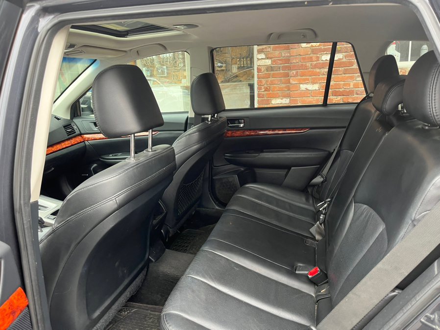 Used 2011 Subaru Outback 2.5i Limited w/ PWR Moonroof Pkg image 11