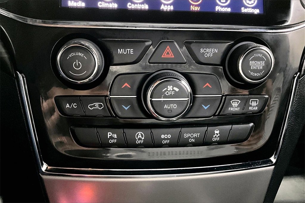 Used 2022 Jeep Grand Cherokee Laredo X image 16