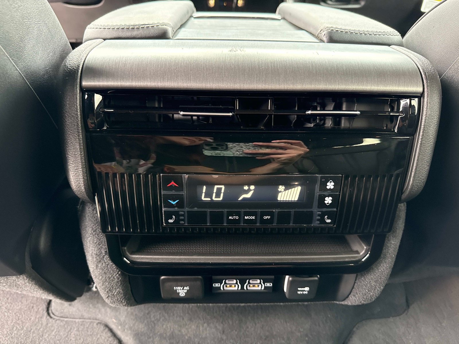 Used 2026 Jeep Grand Wagoneer L Limited w/ 8-Passenger Seating Package AWD/4WD image 18