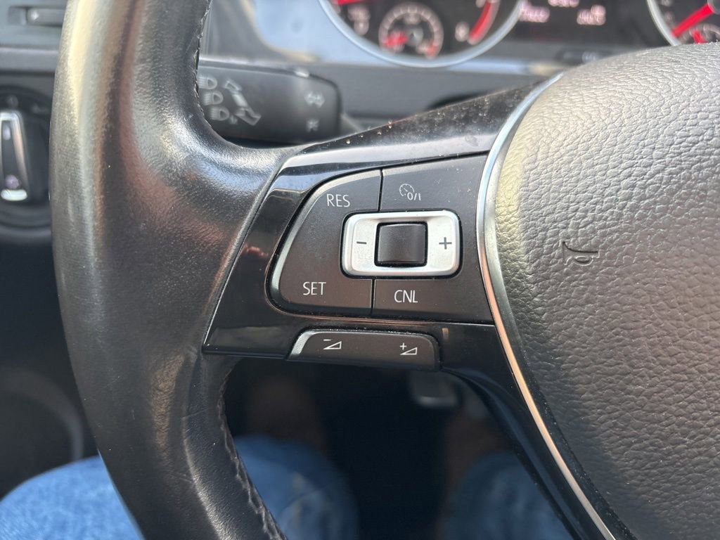 Used 2018 Volkswagen Golf SE image 22