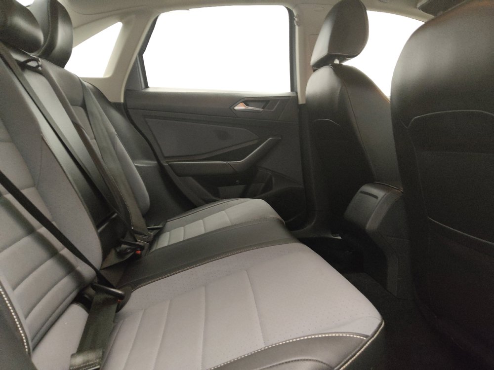 Used 2025 Volkswagen Jetta SE FWD image 19