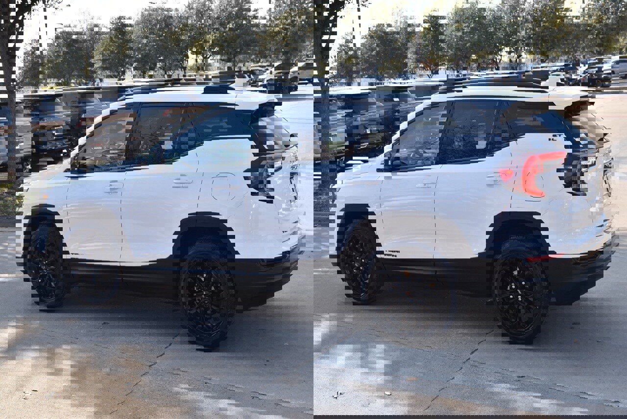 Used 2022 GMC Terrain SLT w/ Infotainment Package II image 11