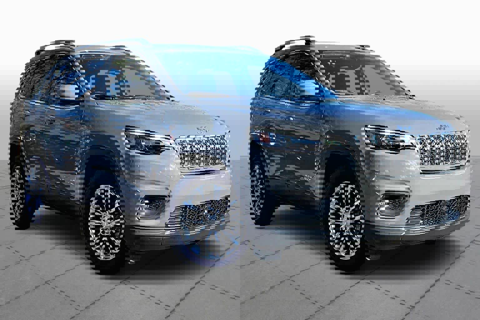 Used 2021 Jeep Cherokee Latitude Plus image 2