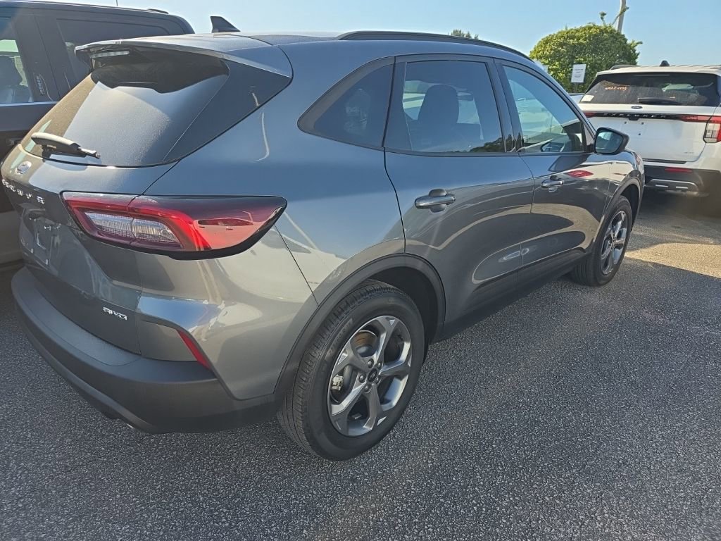 Used 2025 Ford Escape ST-Line image 4