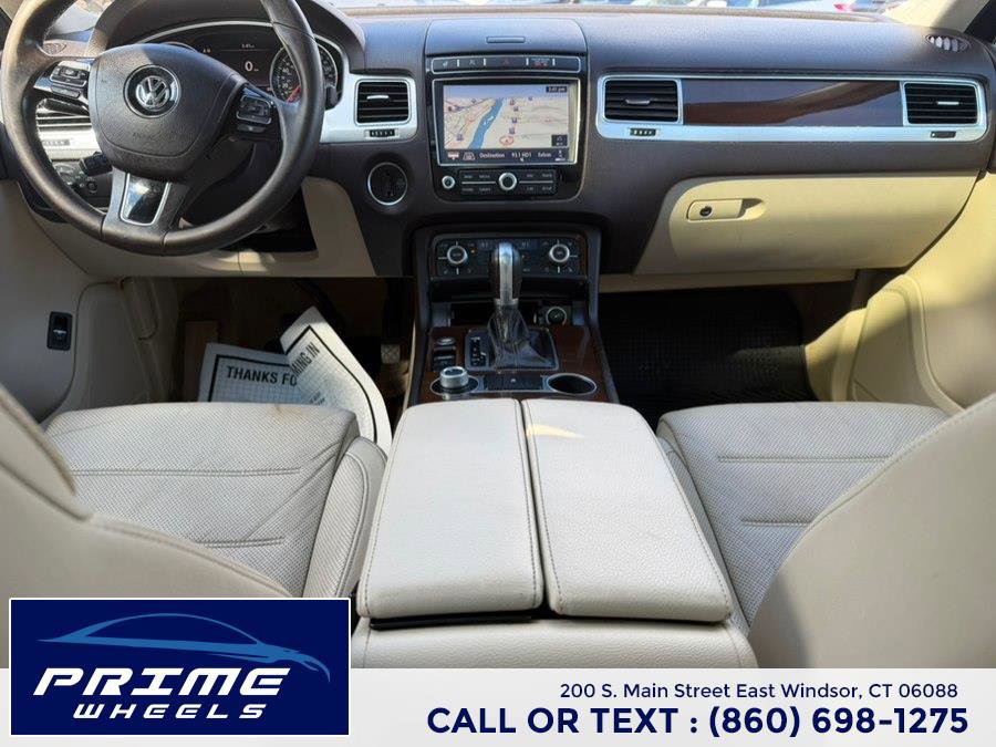 Used 2016 Volkswagen Touareg Lux AWD/4WD image 19