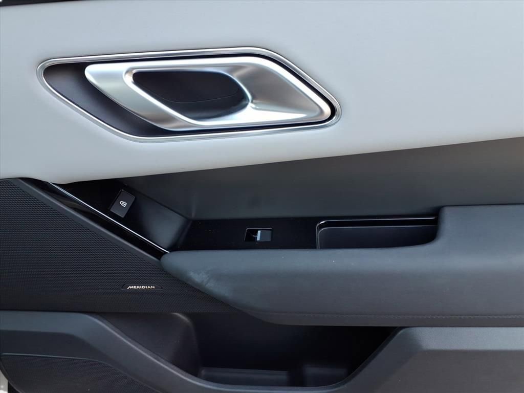 Used 2025 Land Rover Range Rover Velar Dynamic SE image 21