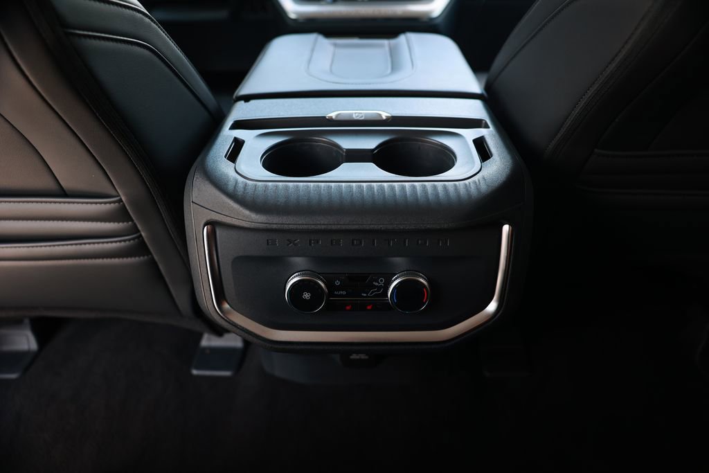 Used 2025 Ford Expedition Platinum w/ Driver's Package image 32