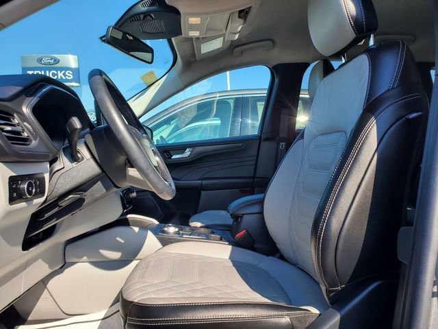 Used 2024 Ford Escape Platinum w/ Premium Technology Package image 4