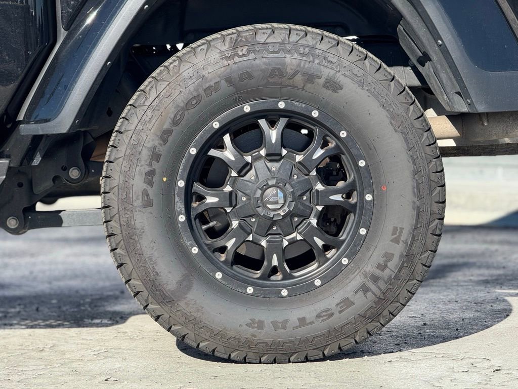 Used 2023 Jeep Gladiator Overland w/ Popular Equipment Package image 3