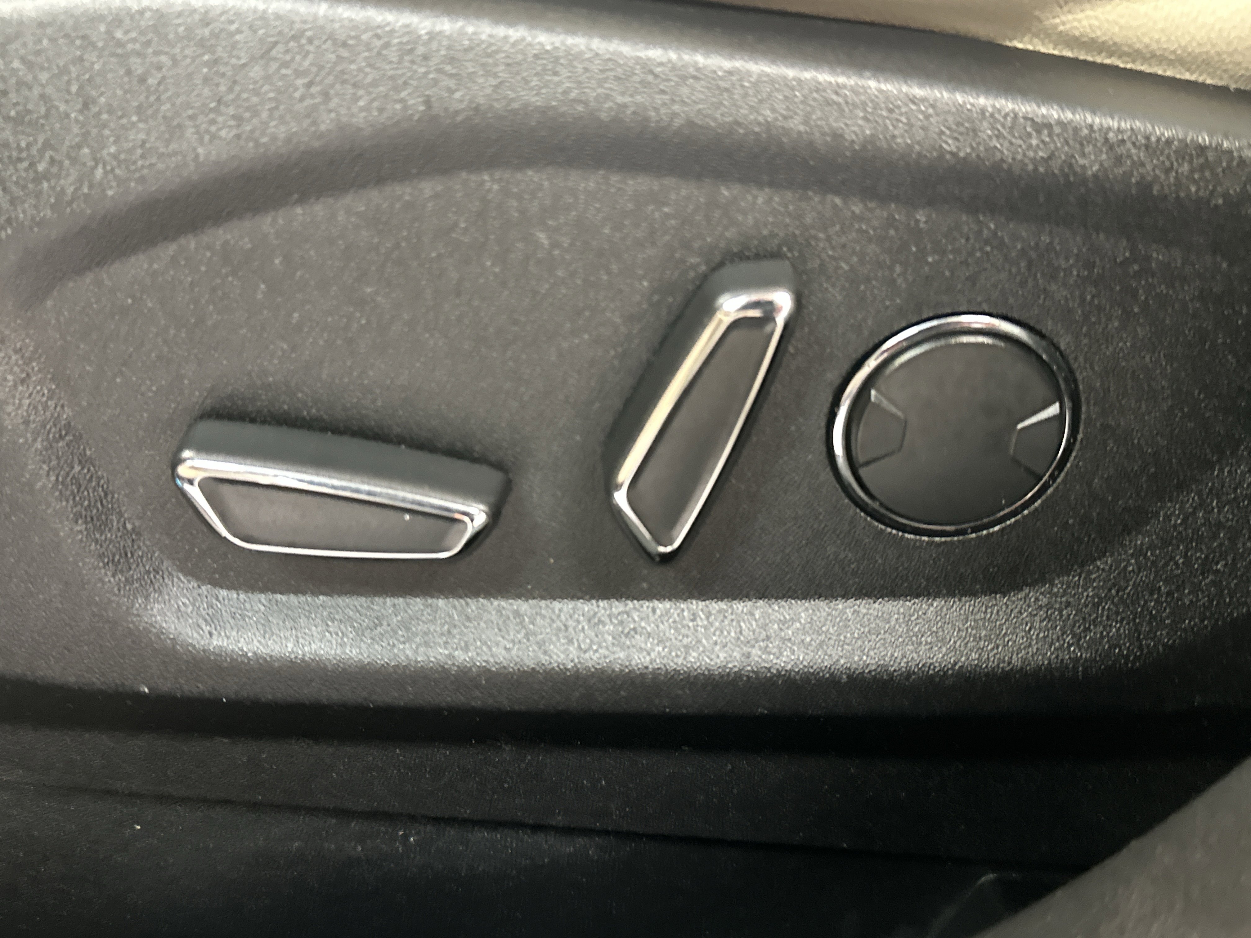 Used 2019 Ford Edge Titanium w/ Cold Weather Package image 23