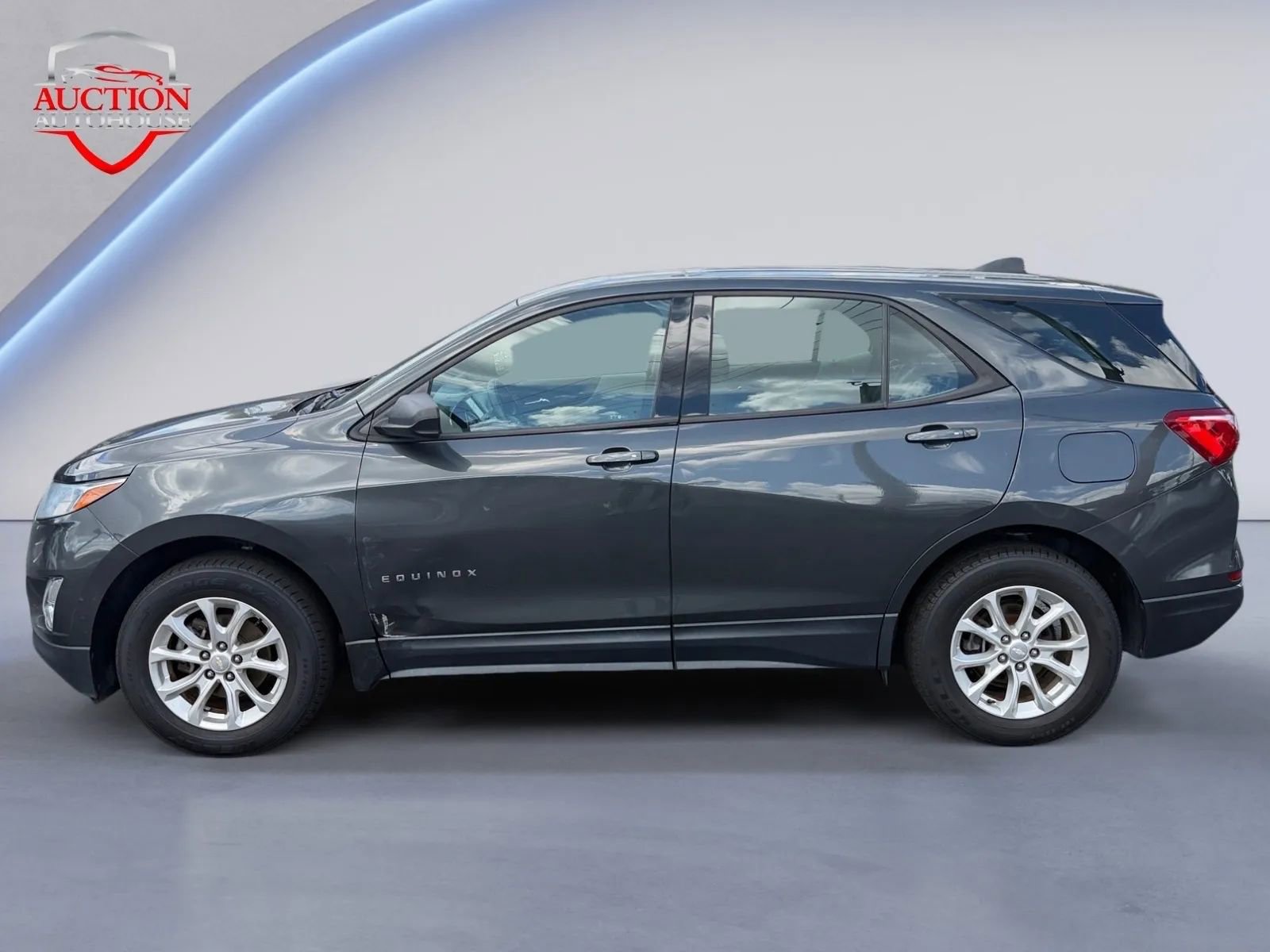 Used 2018 Chevrolet Equinox LS image 2