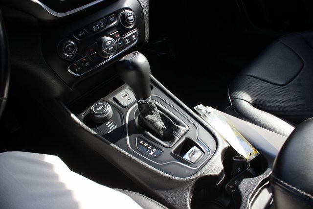 Used 2021 Jeep Cherokee Latitude Lux w/ Sun & Sound Group image 10