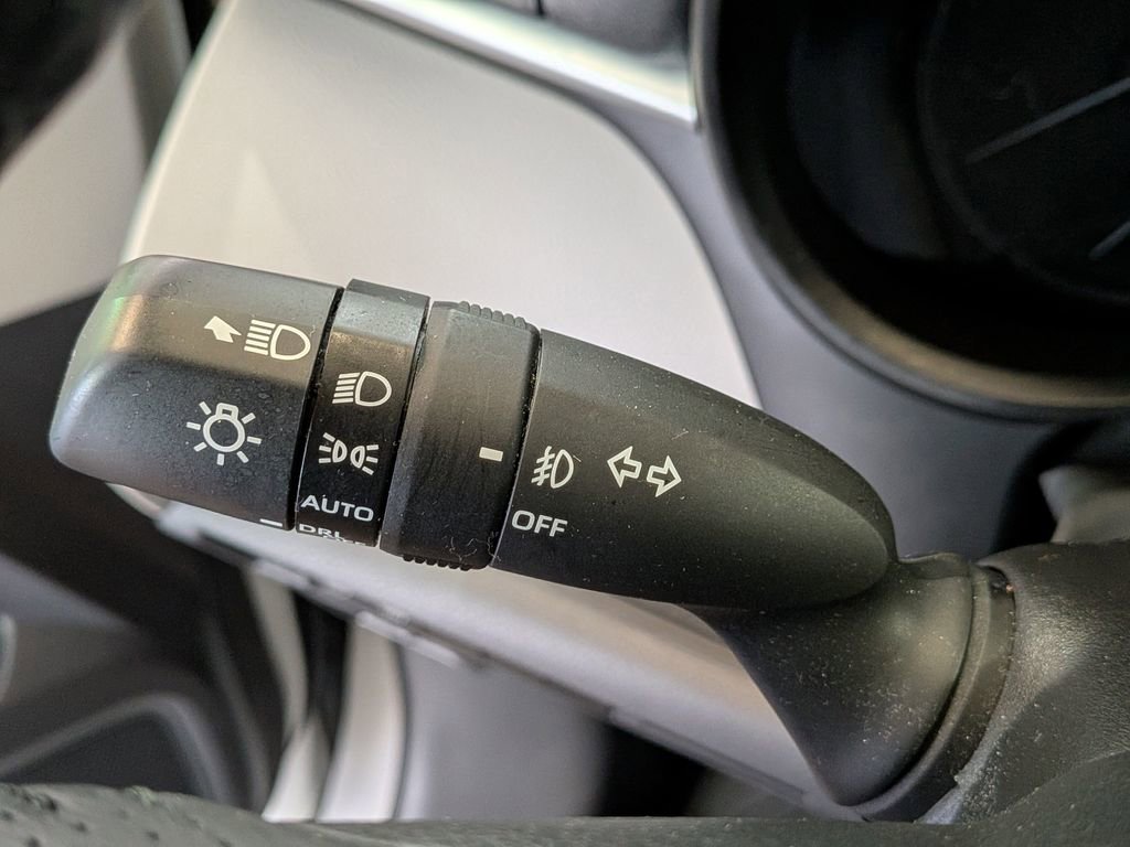 Used 2021 Toyota Sienna Limited image 30