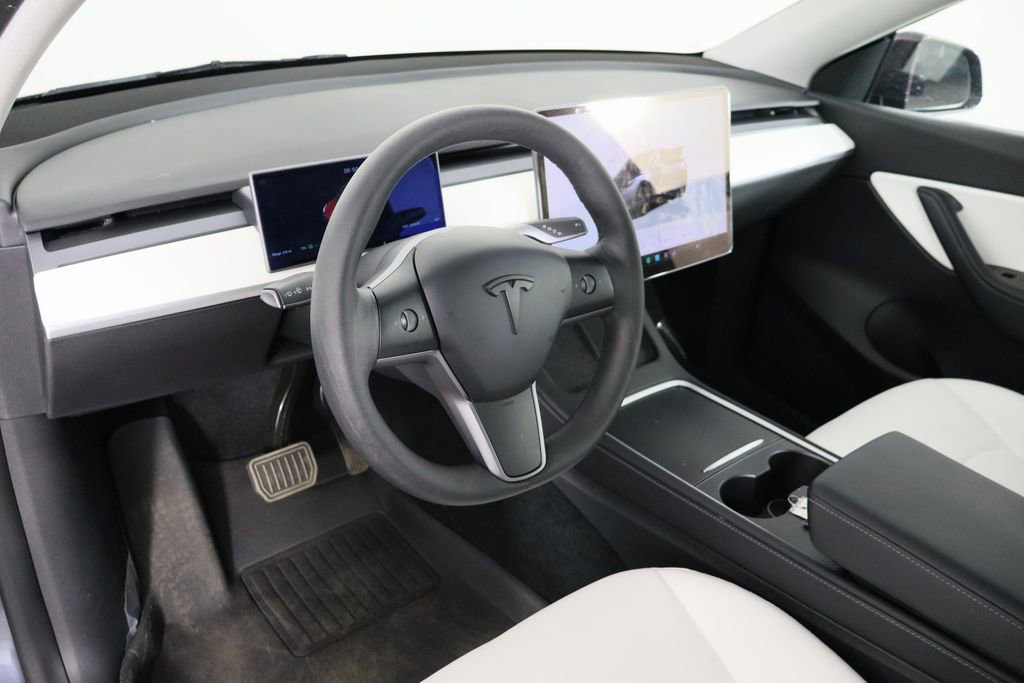 Used 2022 Tesla Model Y Long Range image 23