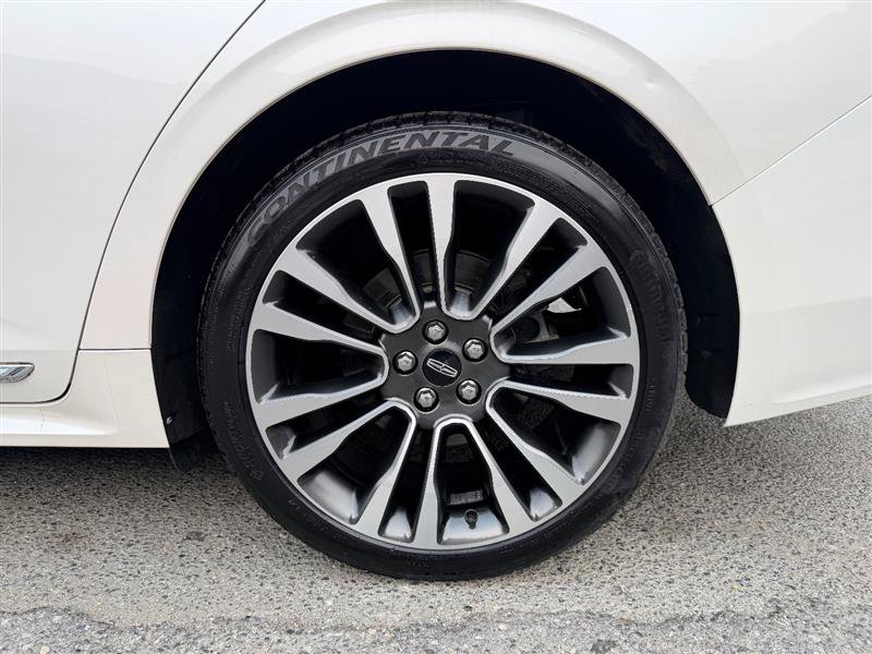 Used 2018 Lincoln Continental Select w/ Continental Climate Package AWD/4WD image 13