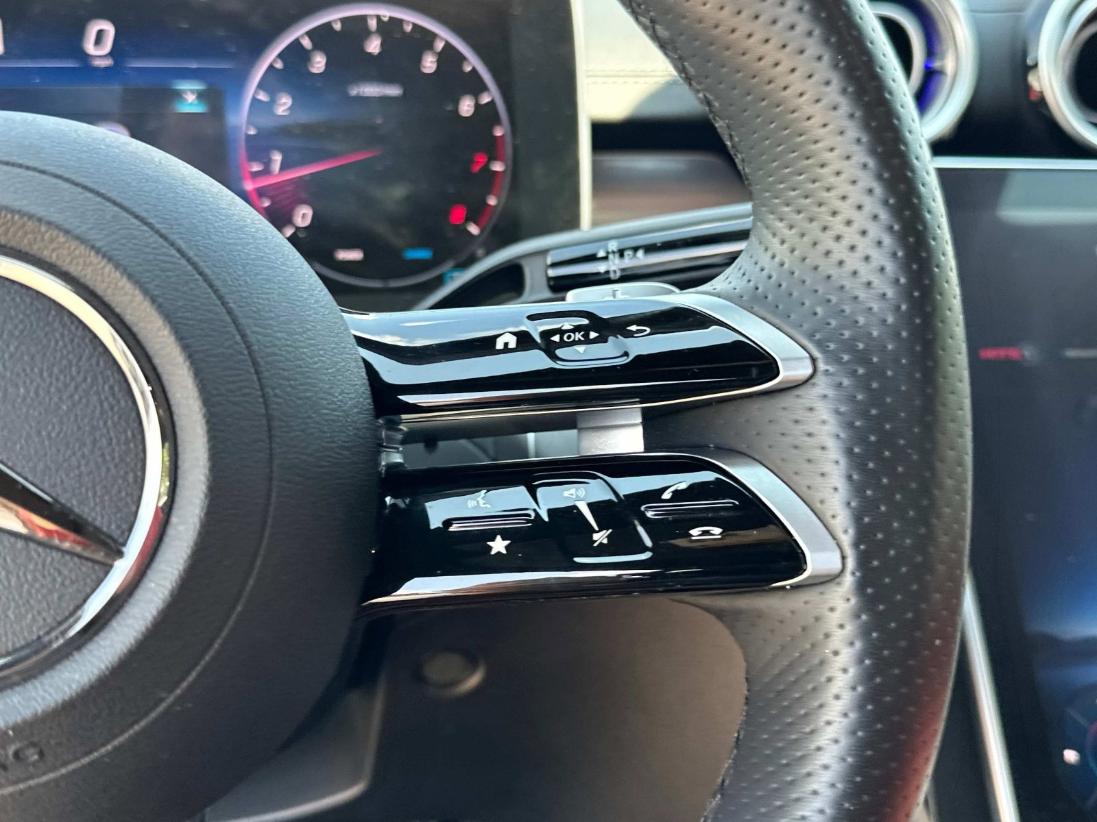 Used 2024 Mercedes-Benz CLE 300 4MATIC Coupe image 19