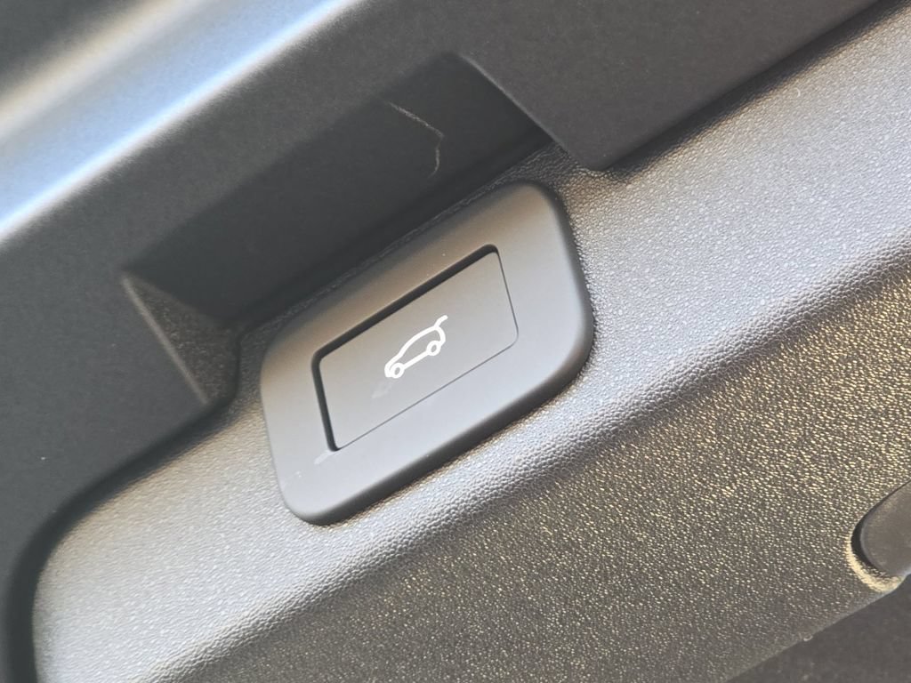 New 2026 Land Rover Discovery S AWD/4WD image 19