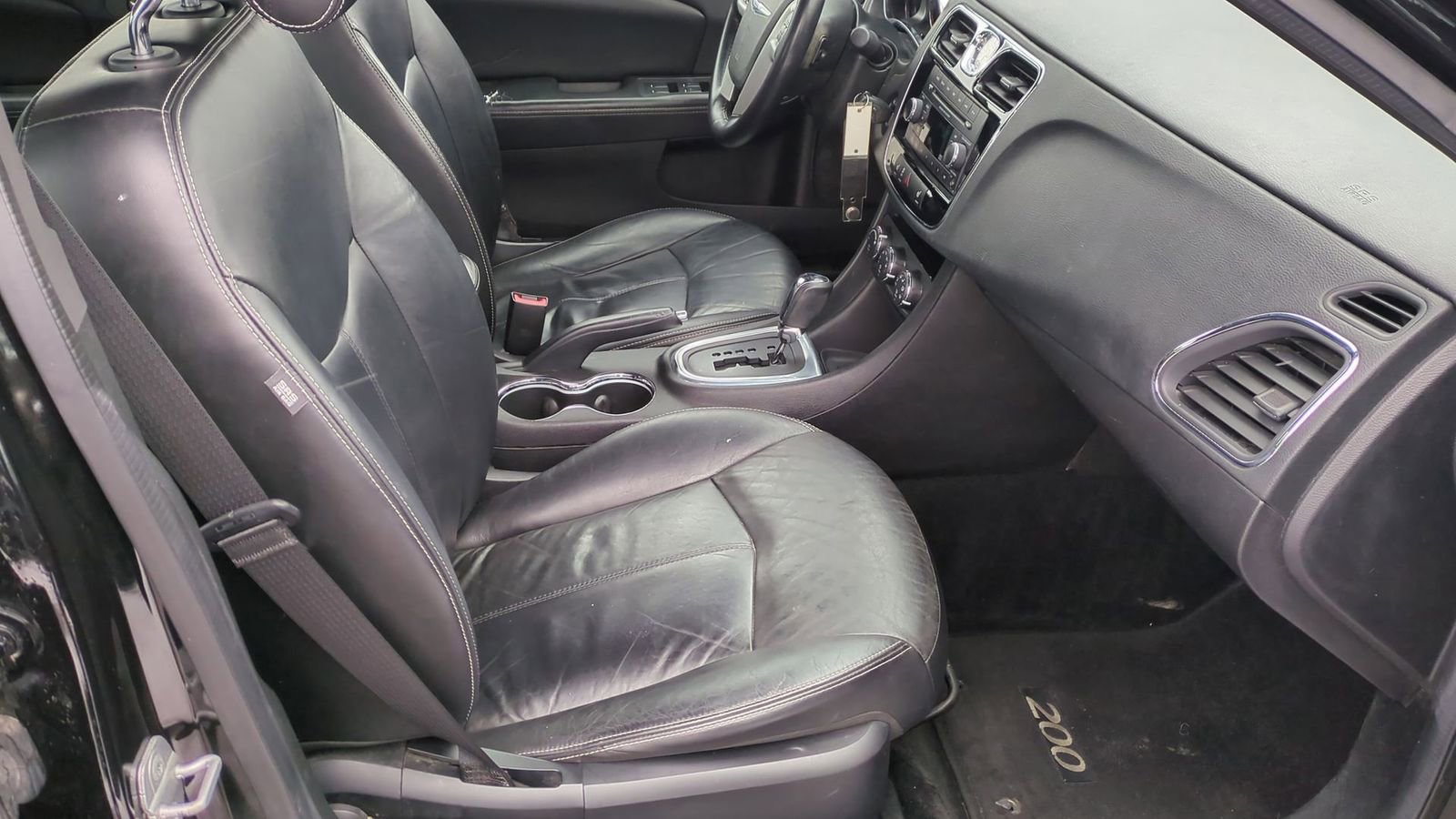 Used 2013 Chrysler 200 Limited image 23