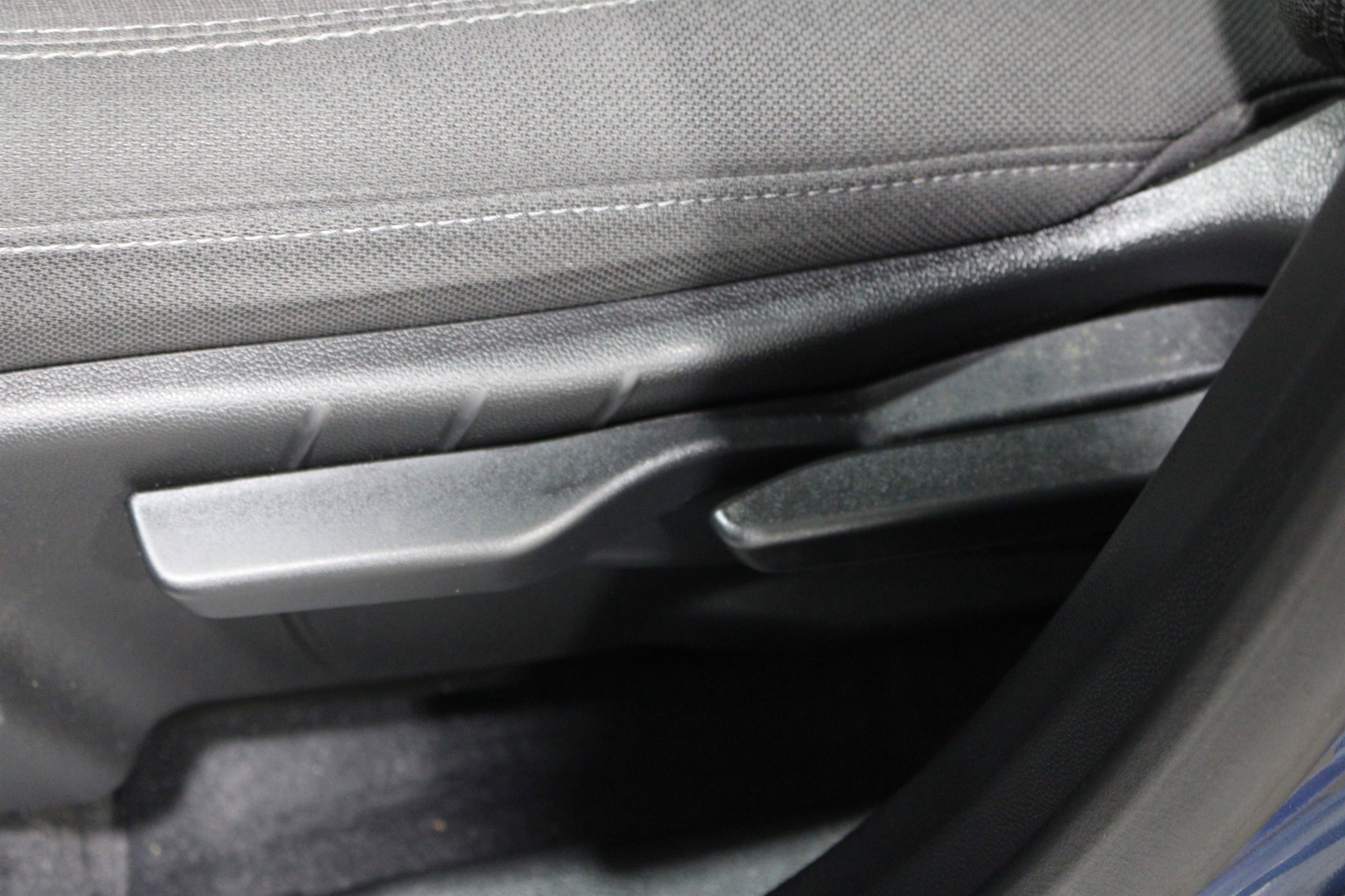 Used 2025 Chevrolet Equinox LT FWD image 5