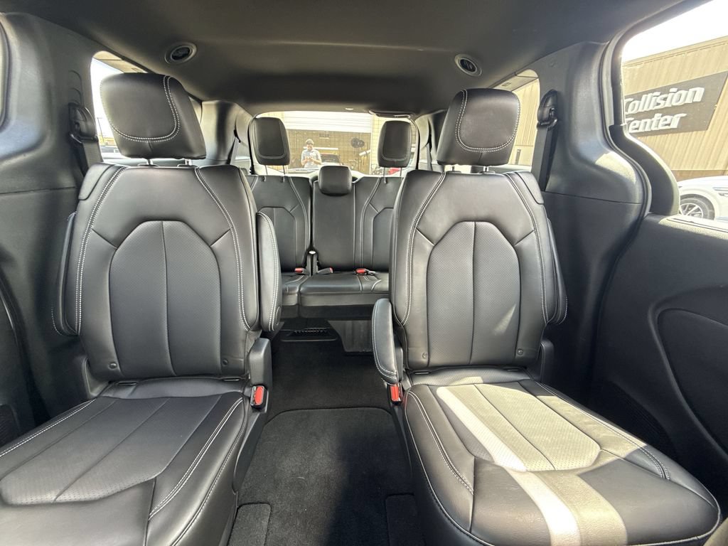 Used 2025 Chrysler Voyager LX FWD image 13