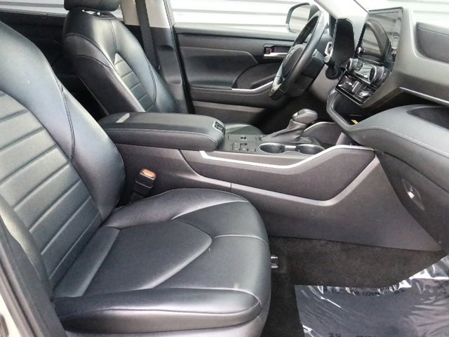 Used 2023 Toyota Highlander XLE image 34