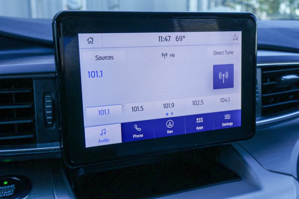 Used 2021 Ford Explorer XLT w/ Equipment Group 202A image 3