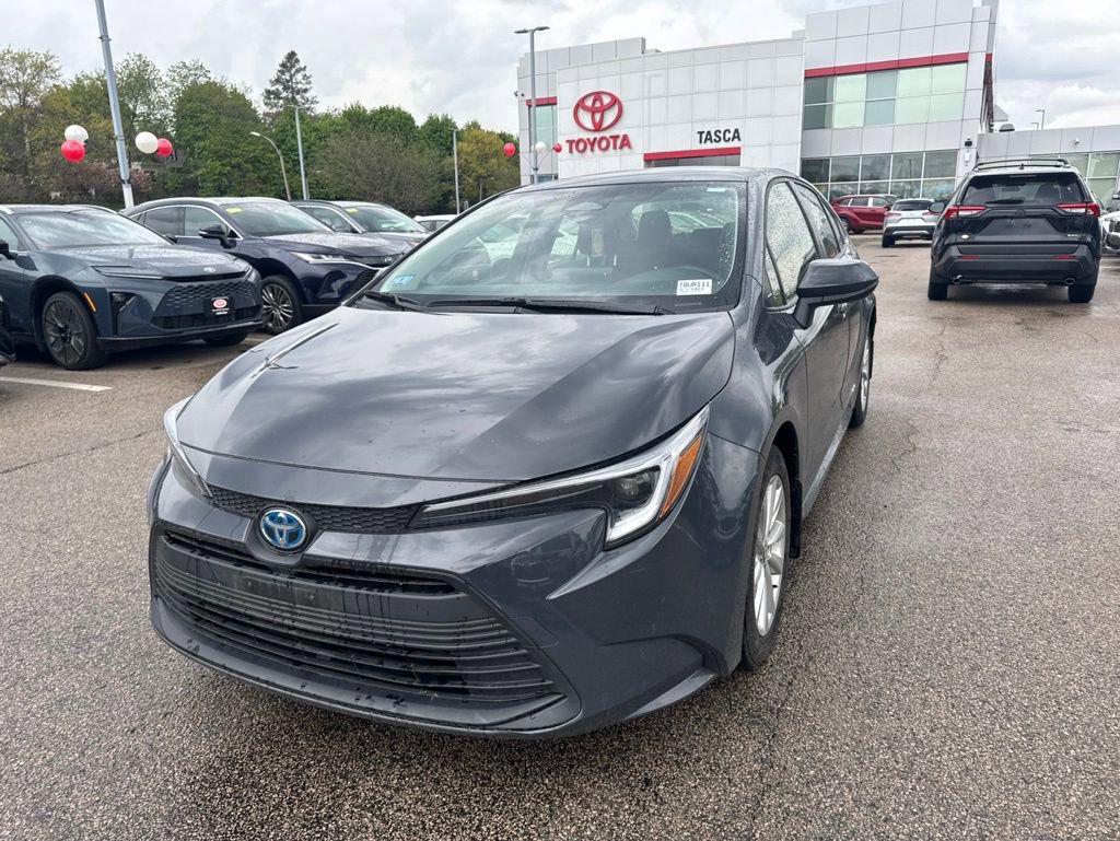 Used 2025 Toyota Corolla LE w/ LE Premium Package AWD/4WD image 4
