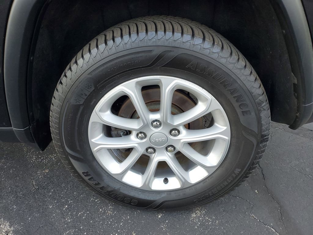 Used 2021 Jeep Grand Cherokee Laredo AWD/4WD image 30